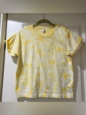 Me to We Yellow and White Tie-Dye Short Sleeve Tee